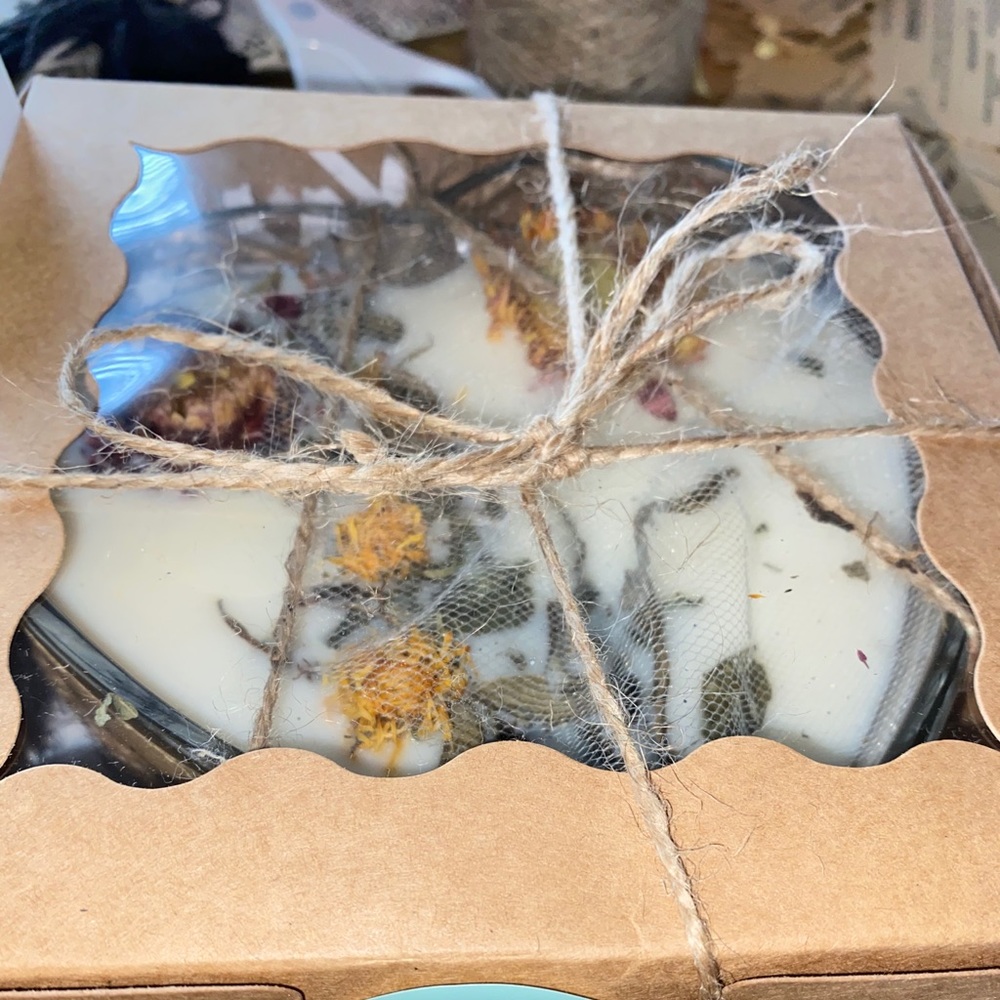 100%soy/coconut wax heart shaped candle